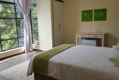 4 Bed House with En Suite in Rosslyn