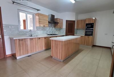 3 Bed Apartment with En Suite at Lavington - 3