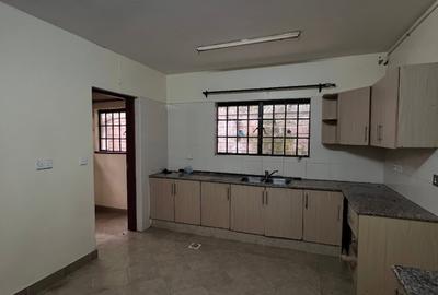 4 Bed House with En Suite in Spring Valley - 3