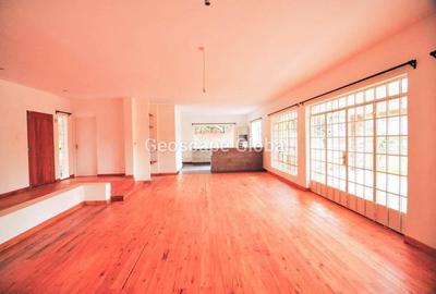 3 Bed House with En Suite in Ridgeways - 3