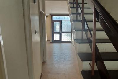 4 Bed House with Garden in South C - 3