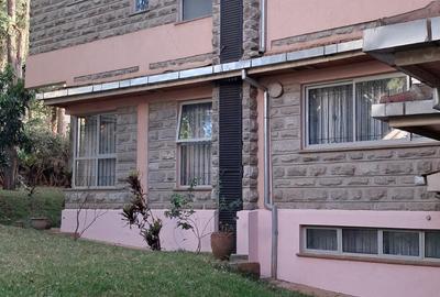 5 Bed House with En Suite in Runda - 2