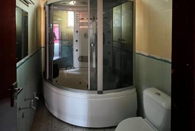 3 Bed Apartment with Swimming Pool in Riverside