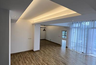 3 Bed Apartment with En Suite in Riverside - 3