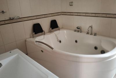 4 Bed Townhouse with En Suite in Kitisuru