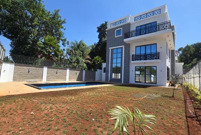 5 Bed House with En Suite in Lavington - 2