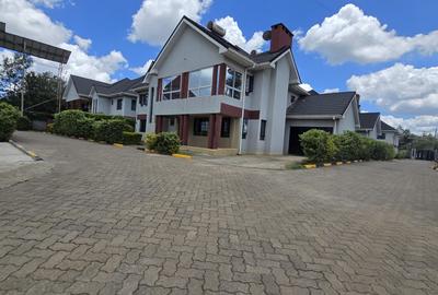 5 Bed House with En Suite in Garden Estate - 2