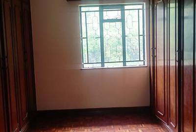 5 Bed House with En Suite in Lavington