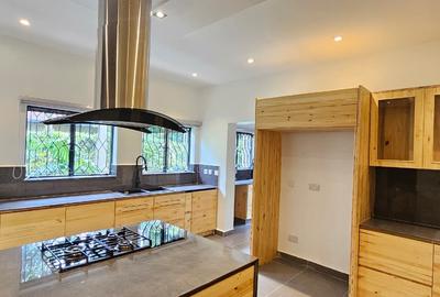 4 Bed Townhouse with En Suite in Karen - 2