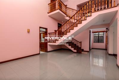 5 Bed Townhouse with En Suite in Brookside
