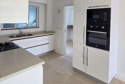 2 Bed Apartment with En Suite at Westlands - 4