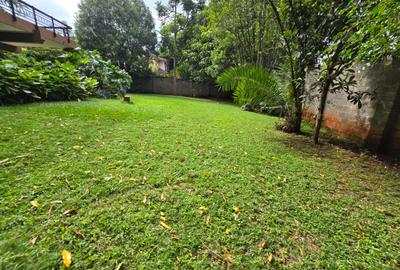 5 Bed House with En Suite in Runda