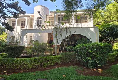 5 Bed House with En Suite at Redhil Close