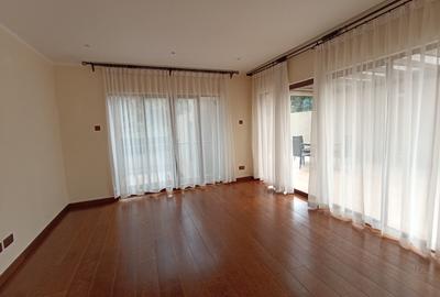 5 Bed Townhouse with En Suite in Lavington - 3
