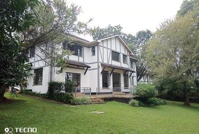 5 Bed Villa with En Suite in Rosslyn