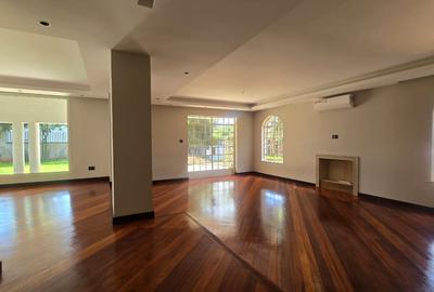 5 Bed House with En Suite in Runda