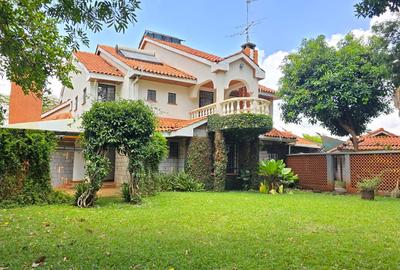 5 Bed House with En Suite in Runda
