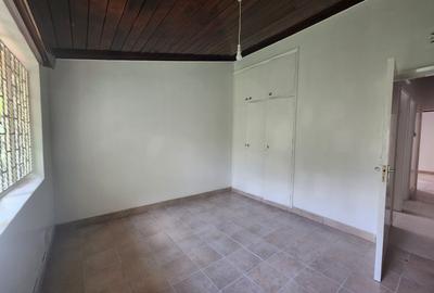 5 Bed Townhouse with En Suite at Lavington - 3