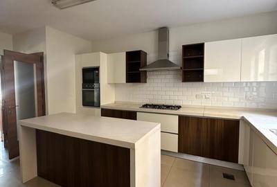 5 Bed Townhouse with En Suite at Lavington Green - 3