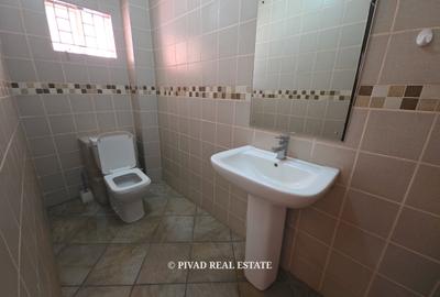 4 Bed House with Garden in Rosslyn - 4