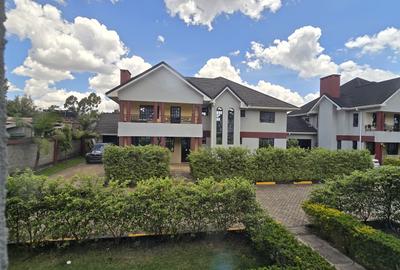 5 Bed House with En Suite in Garden Estate