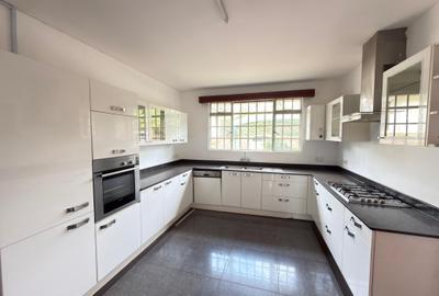 4 Bed Townhouse with En Suite in Rosslyn - 4