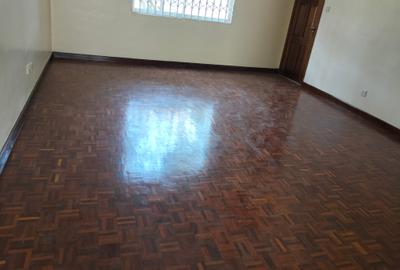 5 Bed Townhouse with En Suite in Lavington - 3