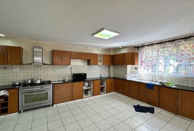 4 Bed Townhouse with En Suite in Runda - 2