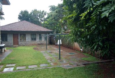 5 Bed House with En Suite in Runda