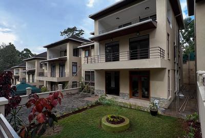 5 Bed Townhouse with En Suite at Lavington Green