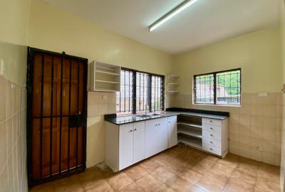2 Bed House with En Suite in Nyari