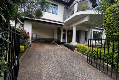 4 Bed Townhouse with En Suite in Brookside