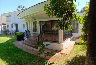 5 Bed House with En Suite in Runda