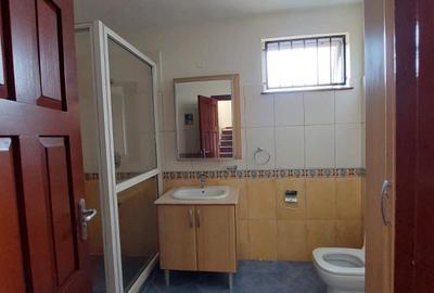 5 Bed Townhouse with En Suite at Brookside Drive - 3