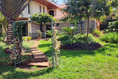 4 Bed House with En Suite in Runda