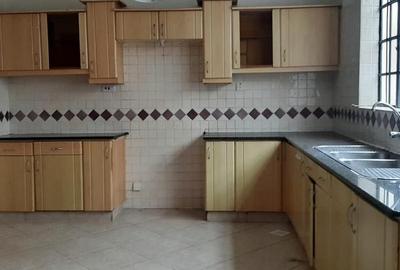 4 Bed Townhouse with En Suite in Spring Valley - 4