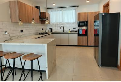 Furnished 3 Bed Apartment with En Suite in Spring Valley