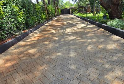 4 Bed House with En Suite in Gigiri