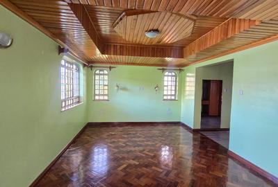 5 Bed House with En Suite in Nyari