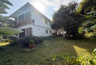 6 Bed House with En Suite in Runda - 4