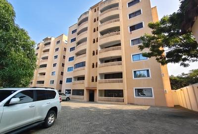 3 Bed Apartment with En Suite at Greenwood Drive - 2