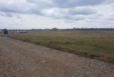 5,000 ft² Land in Katani