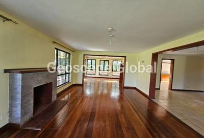5 Bed House with En Suite in Runda