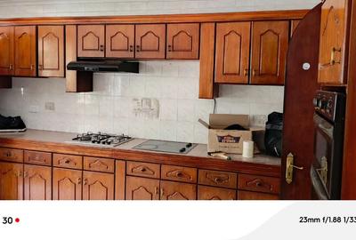 5 Bed Villa with En Suite in Riverside