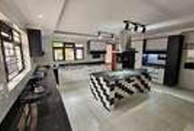 5 Bed House with Garden at Old Runda - 4