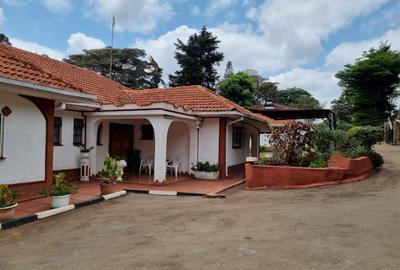 3 Bed House with En Suite in Lavington