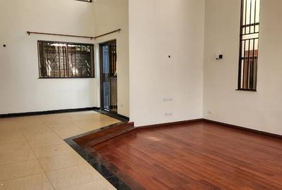 5 Bed Townhouse with En Suite in Lavington - 3