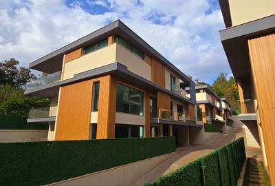 5 Bed Townhouse with En Suite at Garden Villa