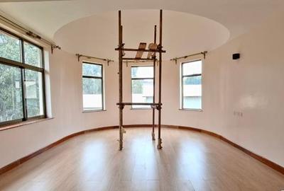 4 Bed Townhouse with En Suite in Rosslyn - 4