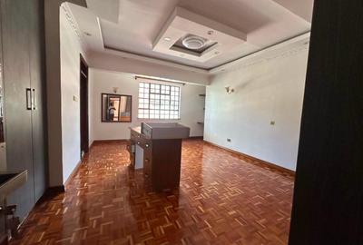 5 Bed Townhouse with En Suite in Runda - 4